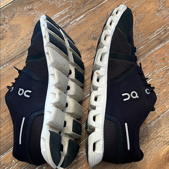 On Cloud Women’s Black and White Sneakers - Picture 6 of 9